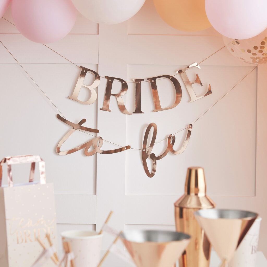 HOE organiseer je een CORONAPROOF vrijgezellenfeest? HN Bride To Be Bunting scaled